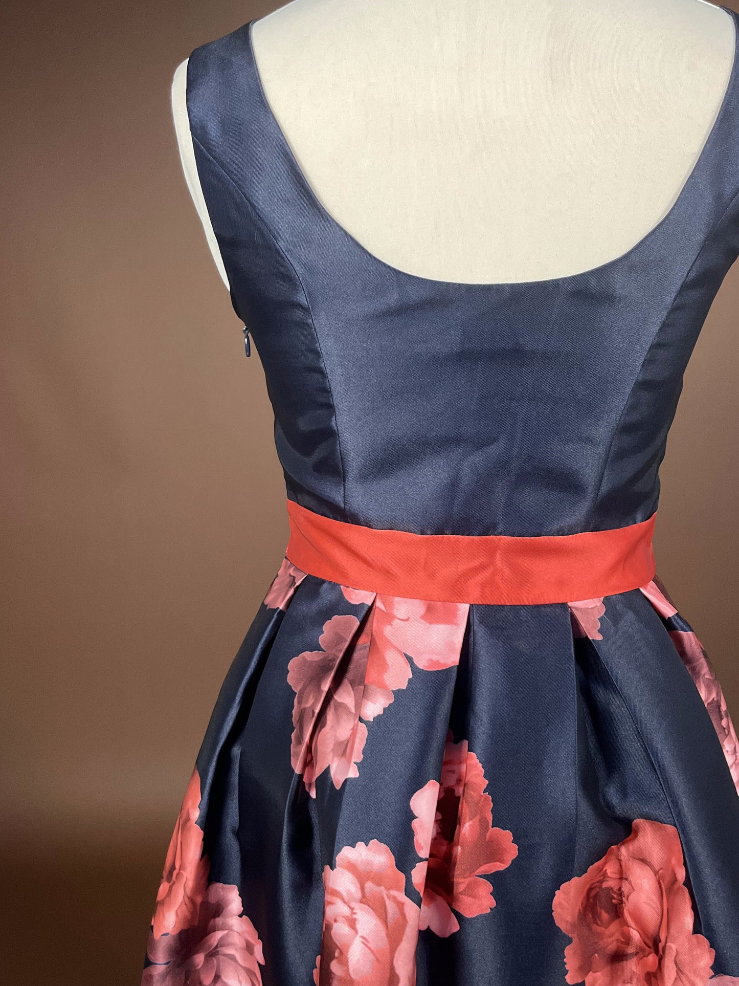 024 Marineblauwe Bloemenprint Cocktailjurk – Chi Chi London
