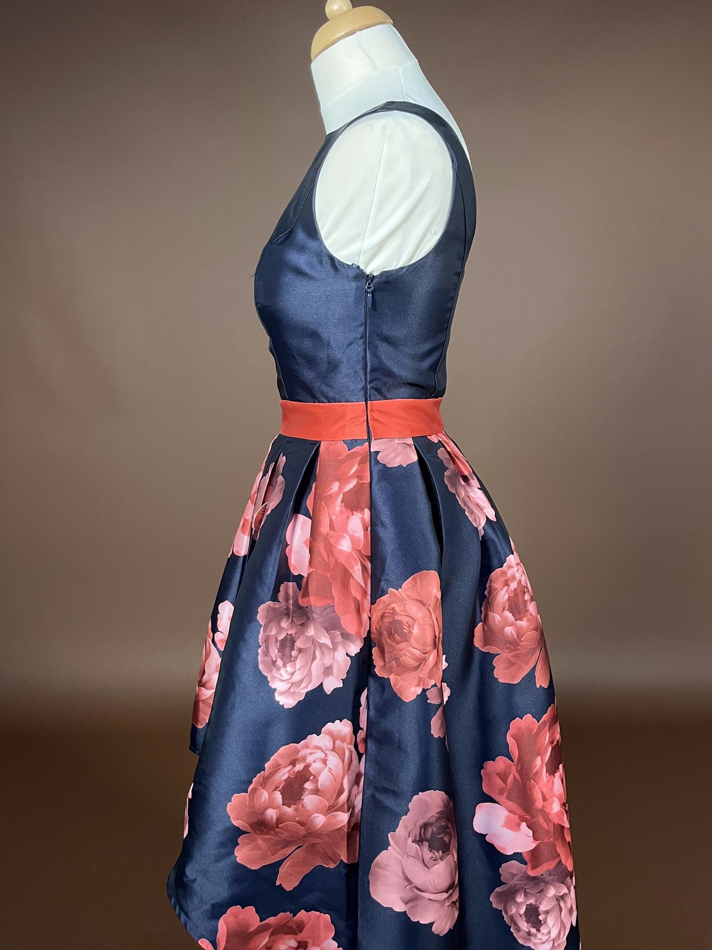 024 Marineblauwe Bloemenprint Cocktailjurk – Chi Chi London