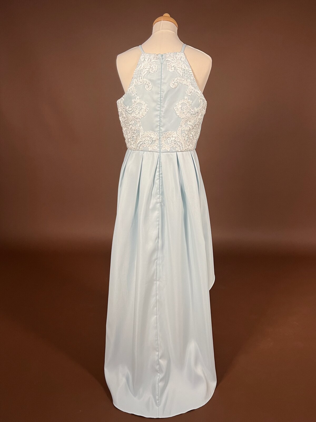 026 Poederblauwe Halterneck Cocktailjurk – Chi Chi London