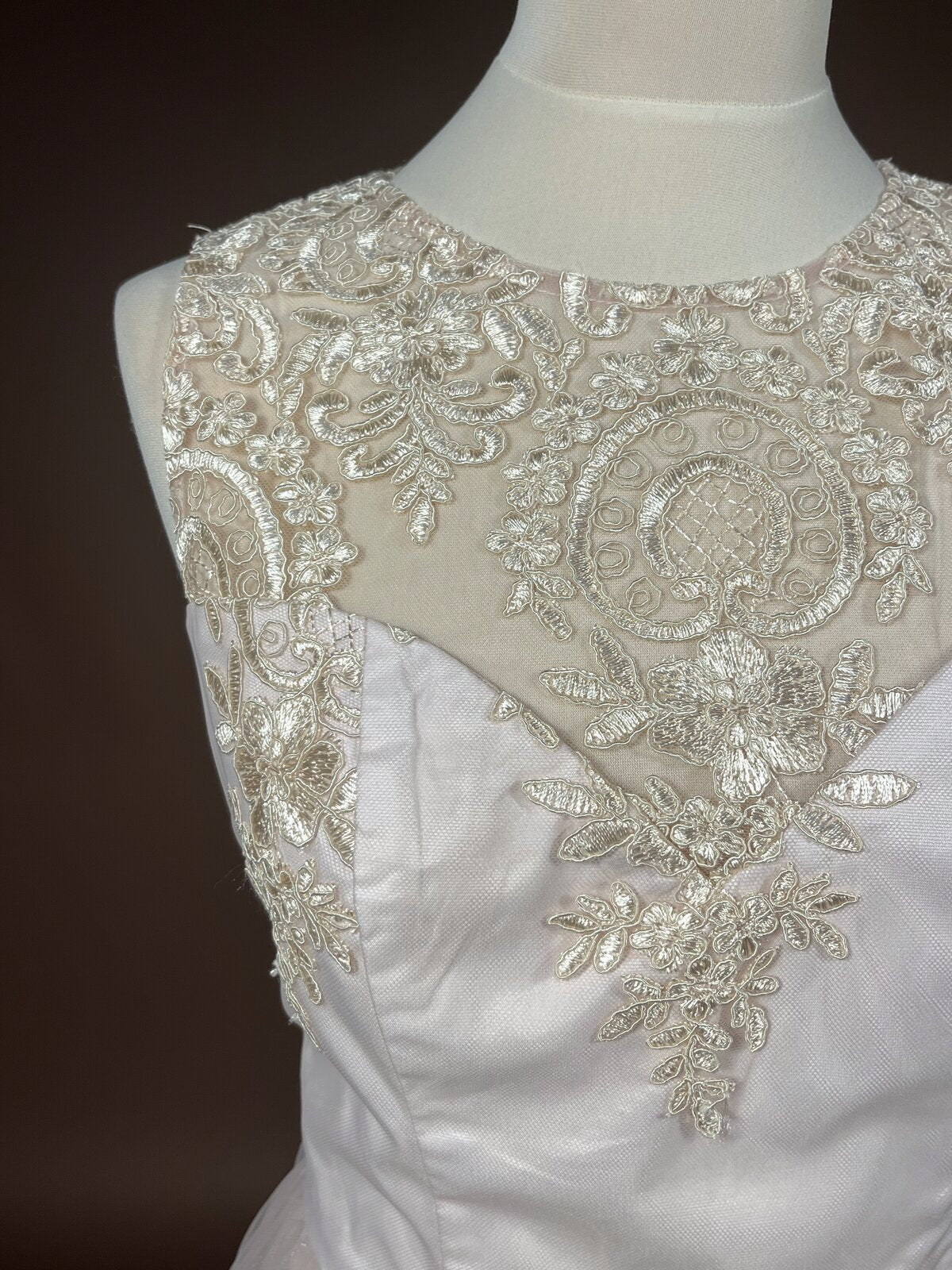 027 Zachtroze Galajurk met Kanten Bodice – Chi Chi London