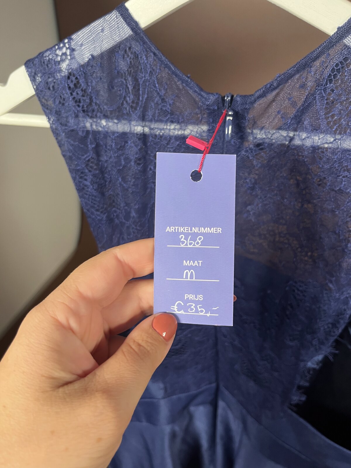 029 Marineblauwe Kanten Cocktailjurk met Capmouwtjes – Chi Chi London