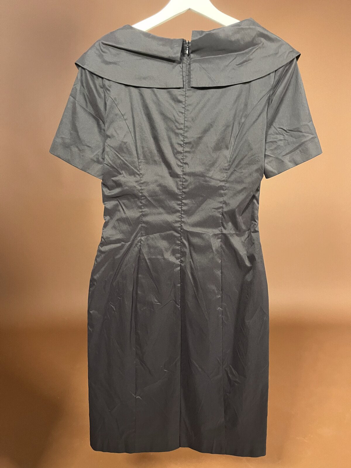 032 Elegante Zwarte Wikkeljurk met Sjaalkraag – Vera Mont