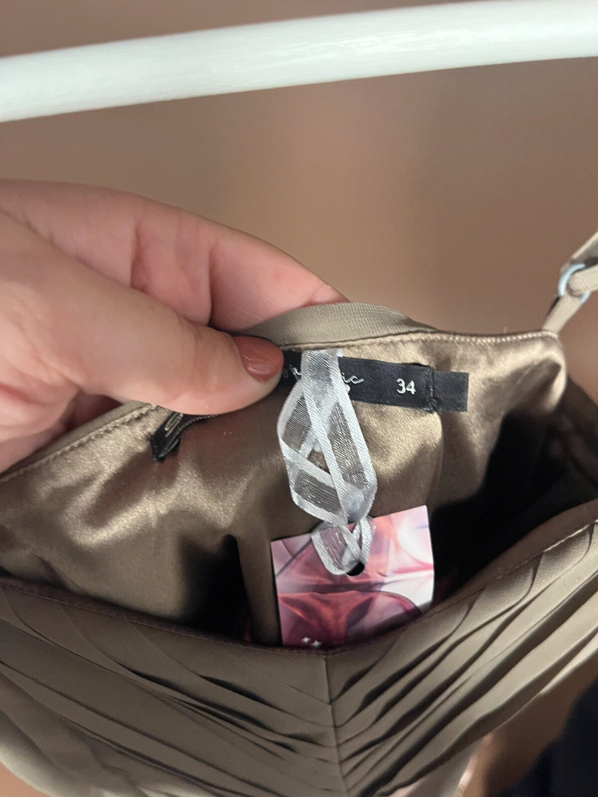 037 Taupe Cocktailjurk met Romantisch Borduursel – Steps
