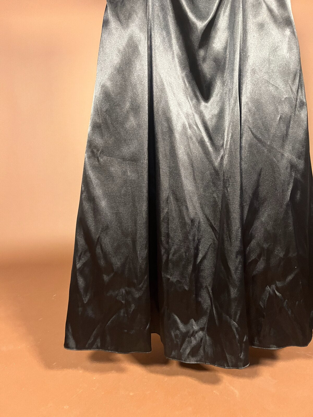 038 Zwarte Satijnen Jurk met Corset Rug – Lissa