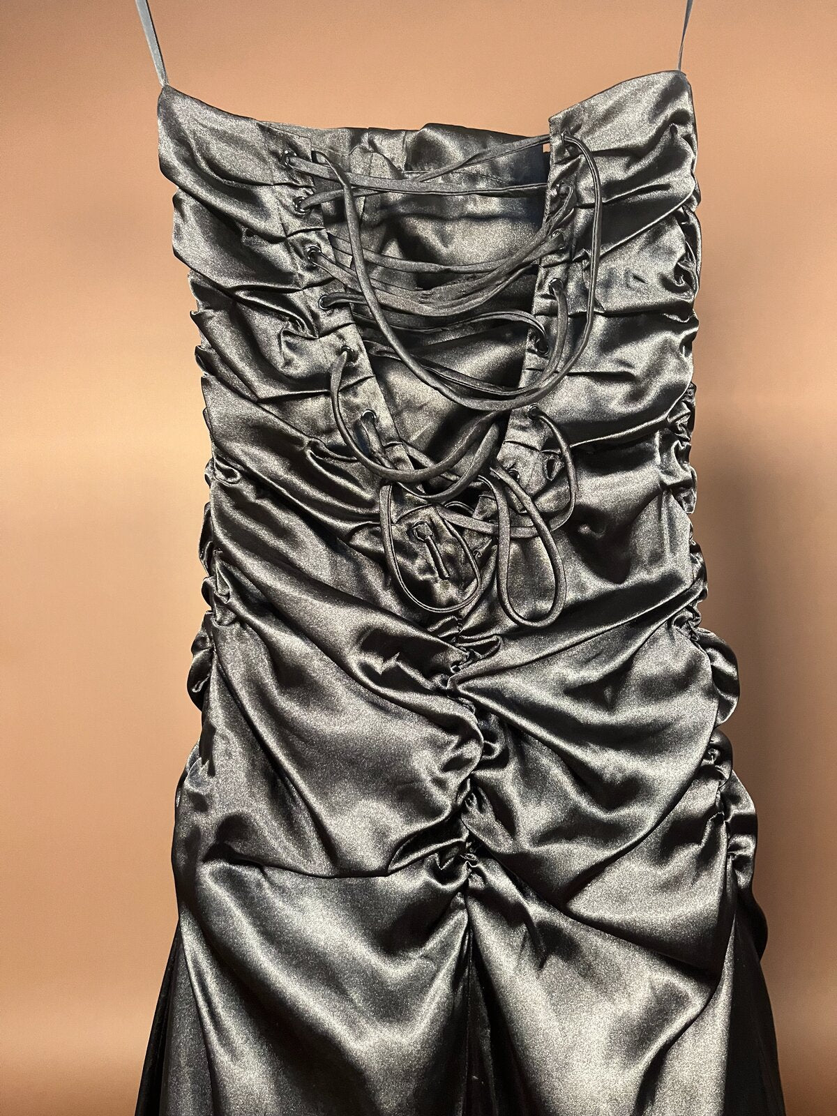 038 Zwarte Satijnen Jurk met Corset Rug – Lissa