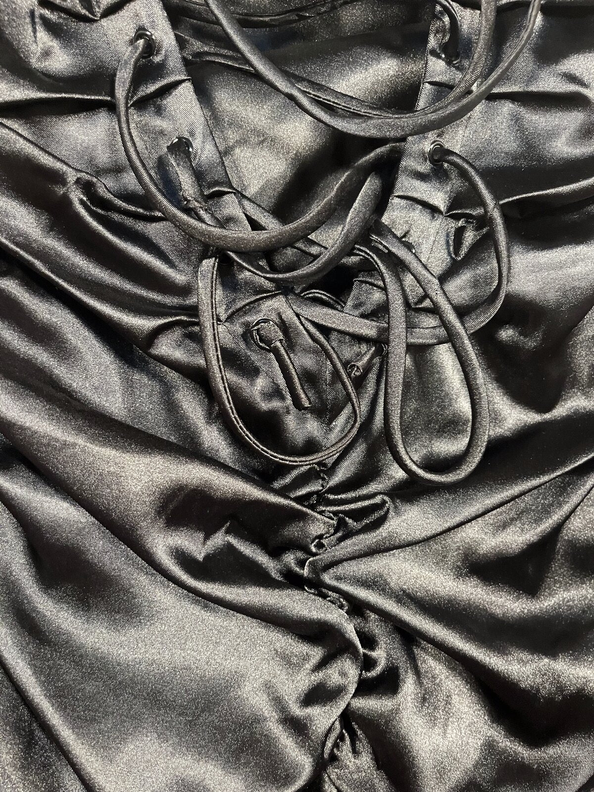 038 Zwarte Satijnen Jurk met Corset Rug – Lissa