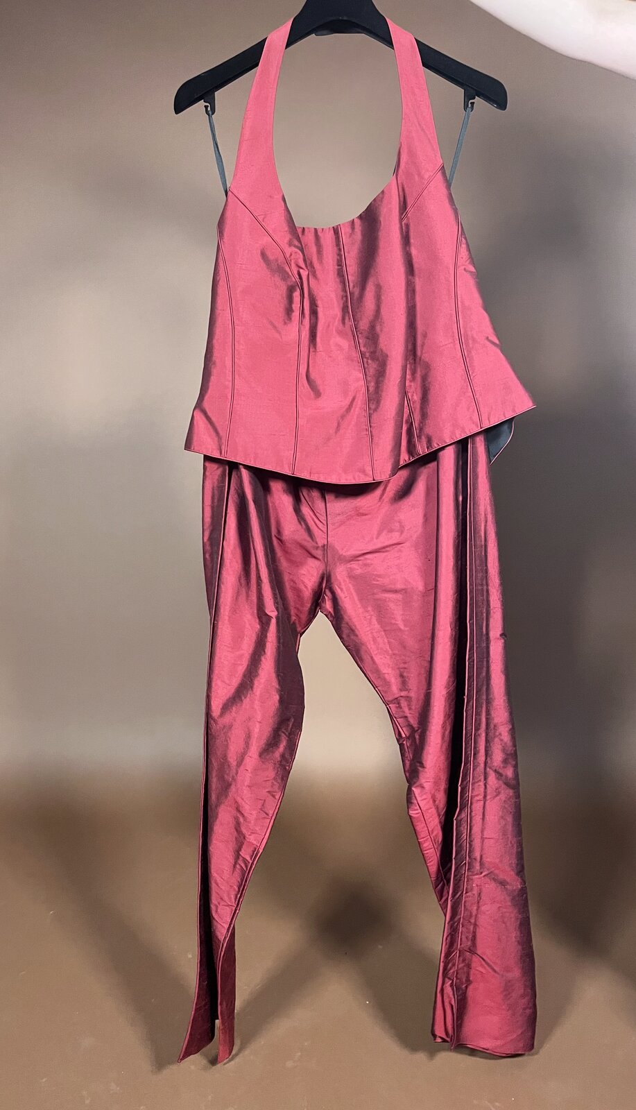 040 Wijnrode Glanzende Jumpsuit met Wijde Pijpen