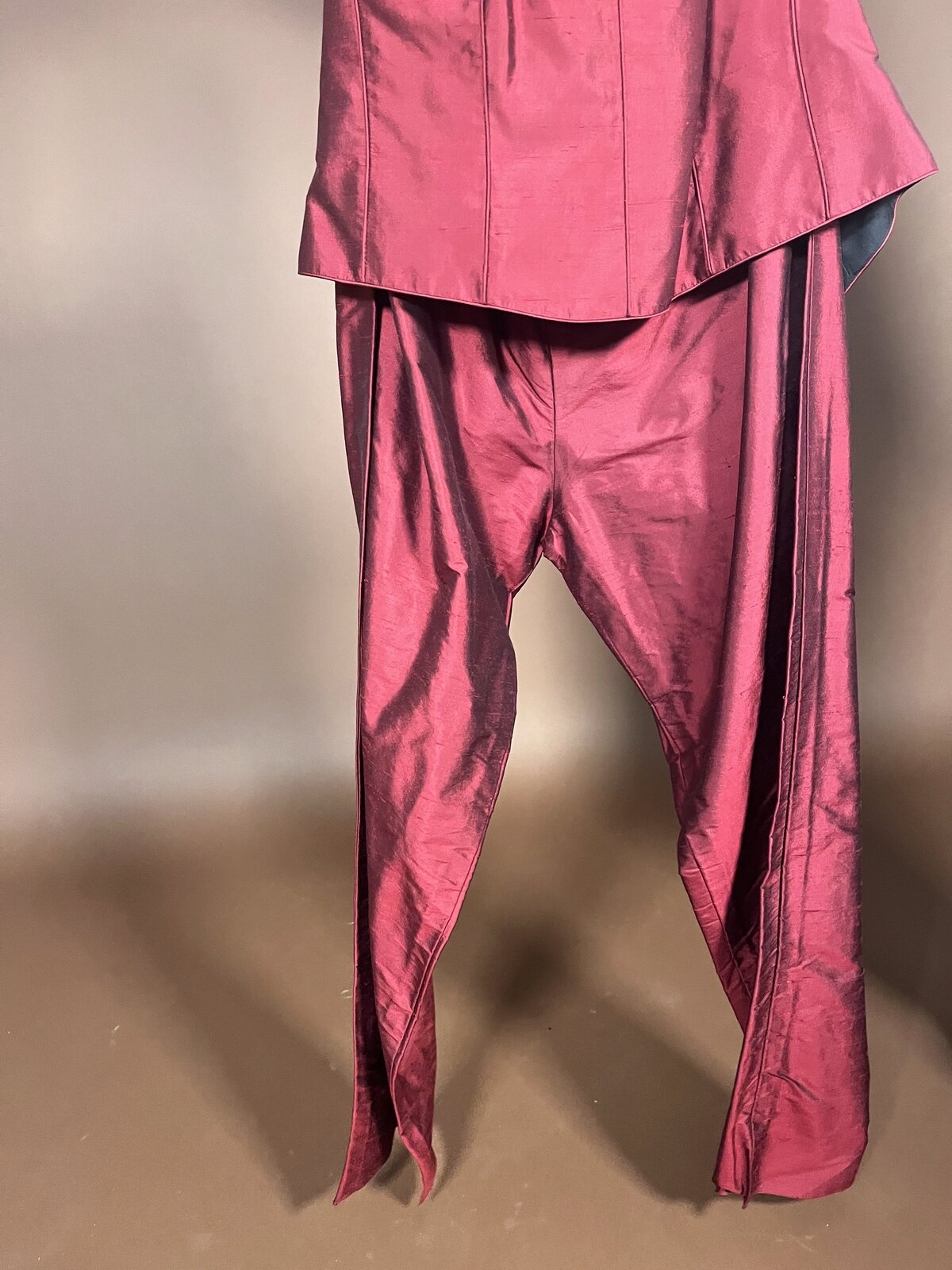 040 Wijnrode Glanzende Jumpsuit met Wijde Pijpen