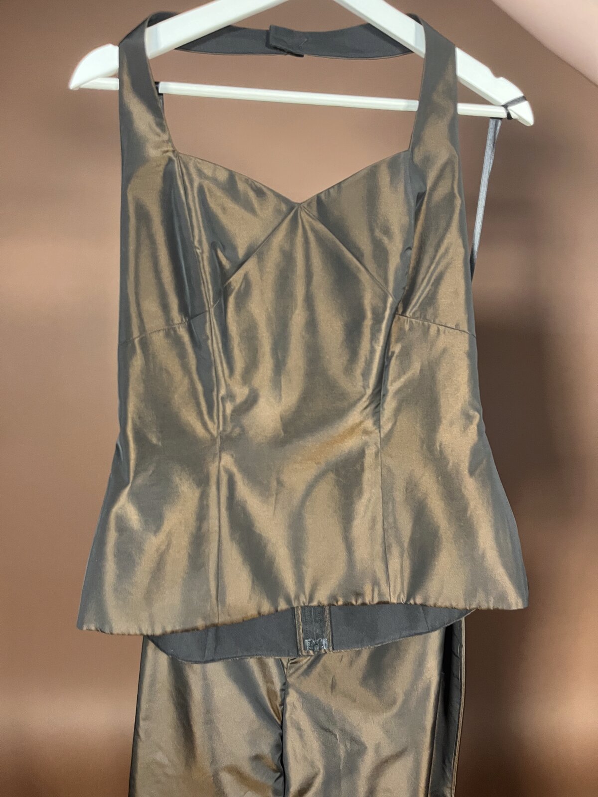 042 Metallic Bronzen Jumpsuit met Halter Top – CreationJolie