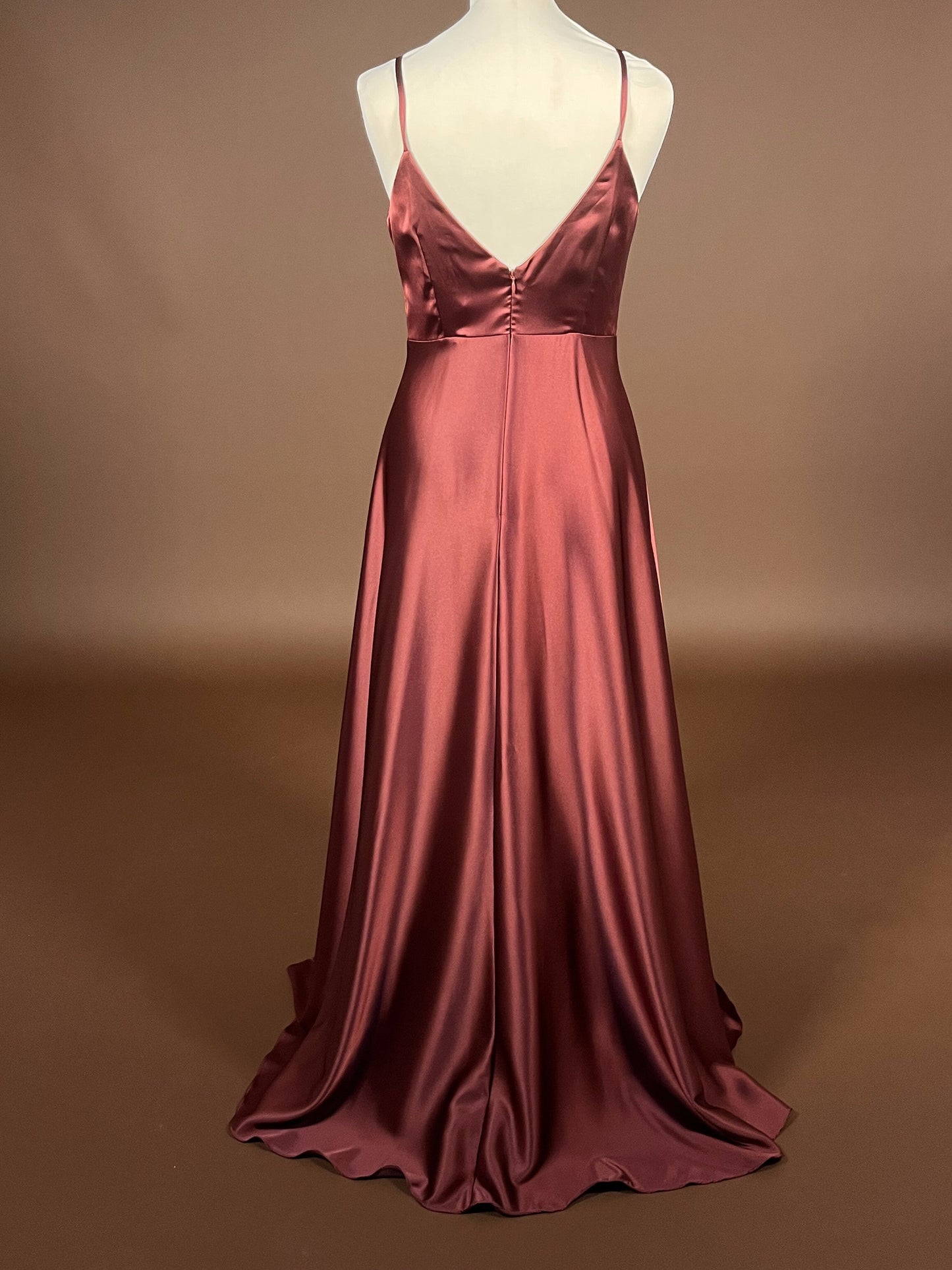 048 Roestbruine Satijnen Maxi-jurk met Wikkellook – Jake's Cocktail