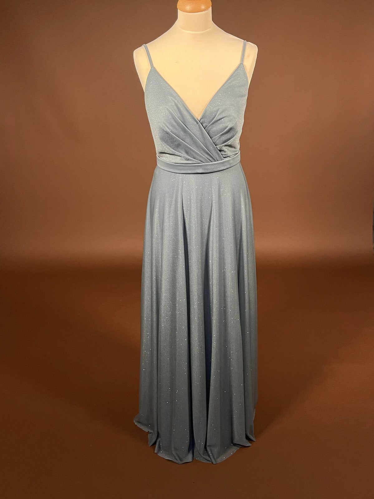051 Dusty Blue Glitterjurk met Wikkeleffect – Jake's Cocktail