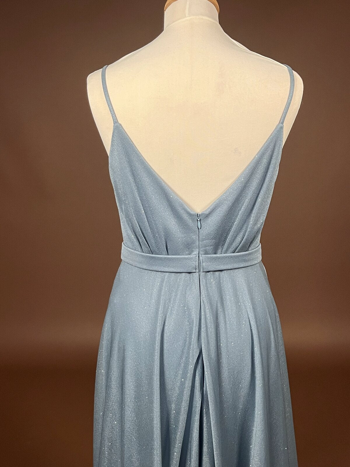051 Dusty Blue Glitterjurk met Wikkeleffect – Jake's Cocktail