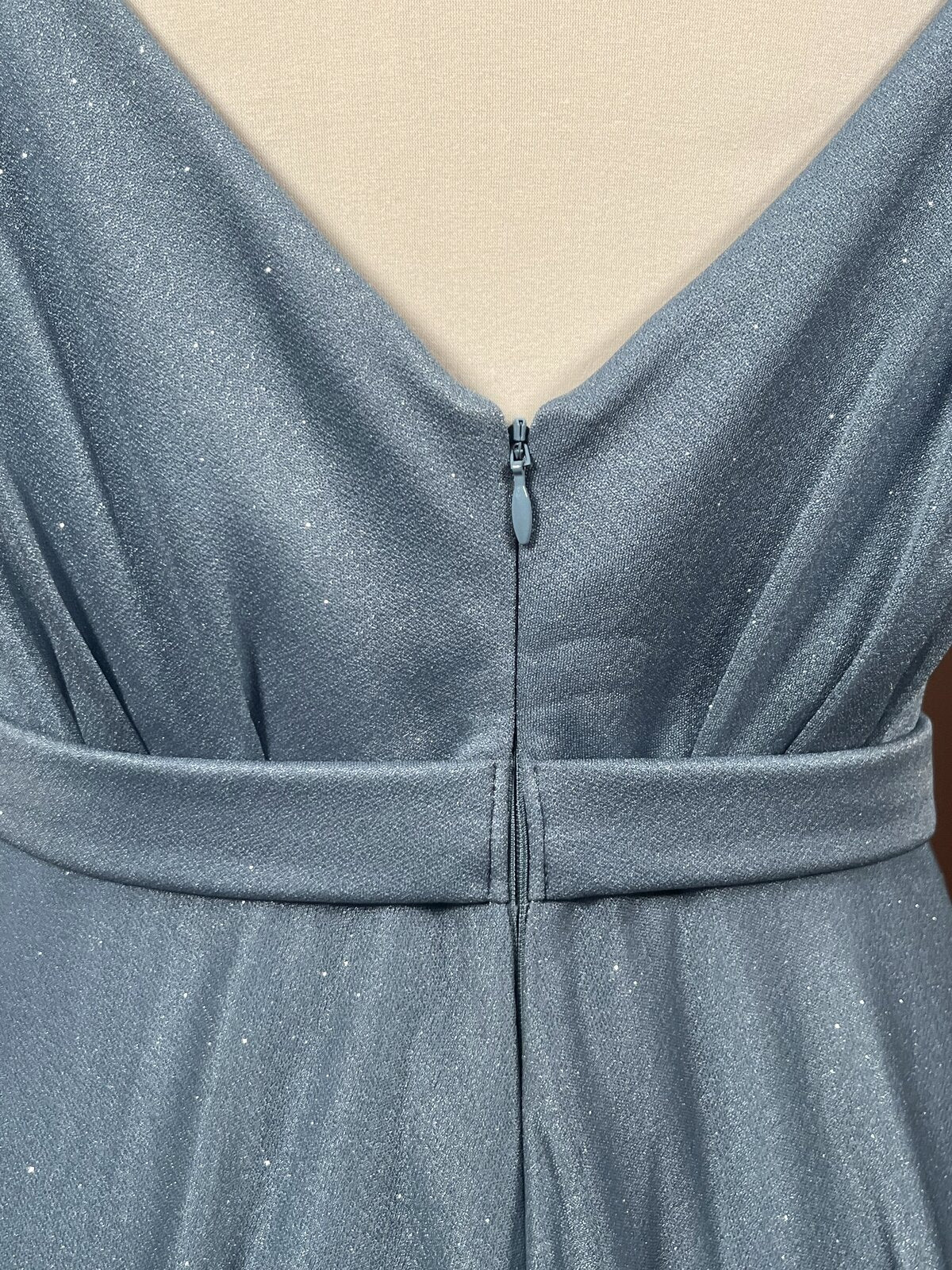 051 Dusty Blue Glitterjurk met Wikkeleffect – Jake's Cocktail