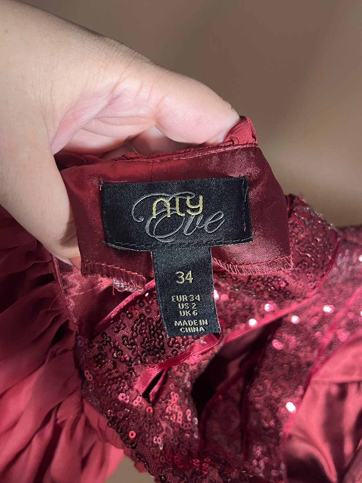 053 Bordeauxrode Galajurk met Pailletten Corsage – City Eve