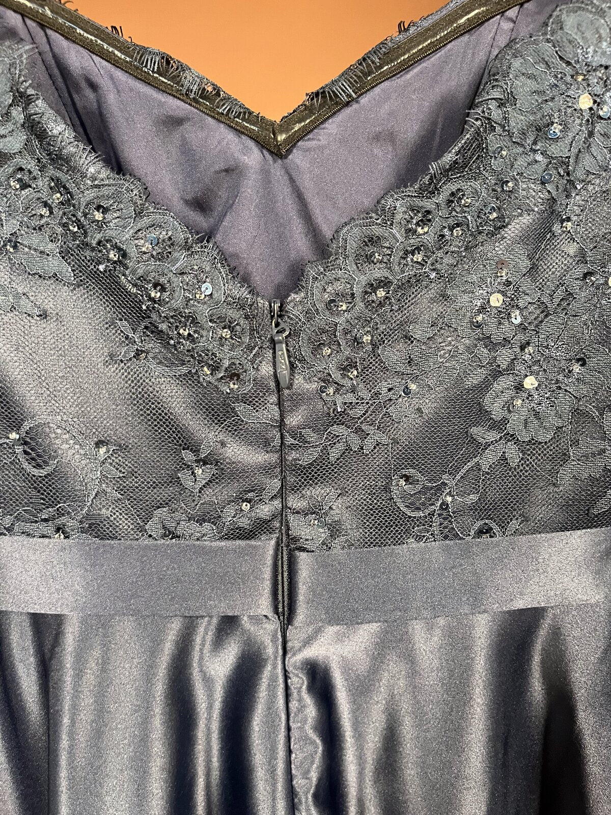 047 Donkerblauwe Cocktailjurk met Kanten Schouders – JJ's House