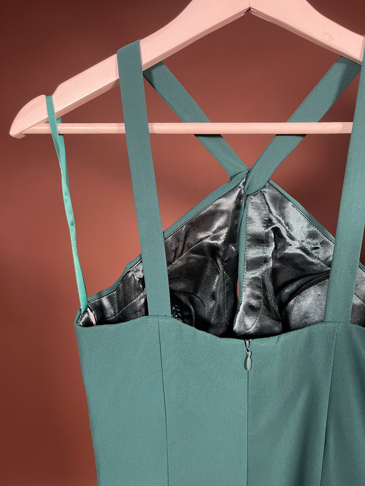 057 Smaragdgroene Galajurk met Kruisbandjes – eDressit