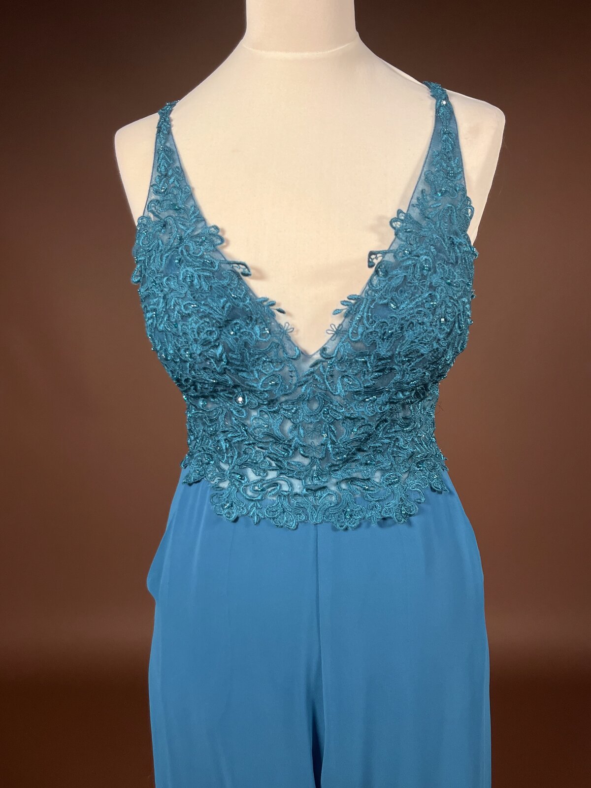 059 Petrolblauwe Jumpsuit met Kralen Kant – Belle Nuit