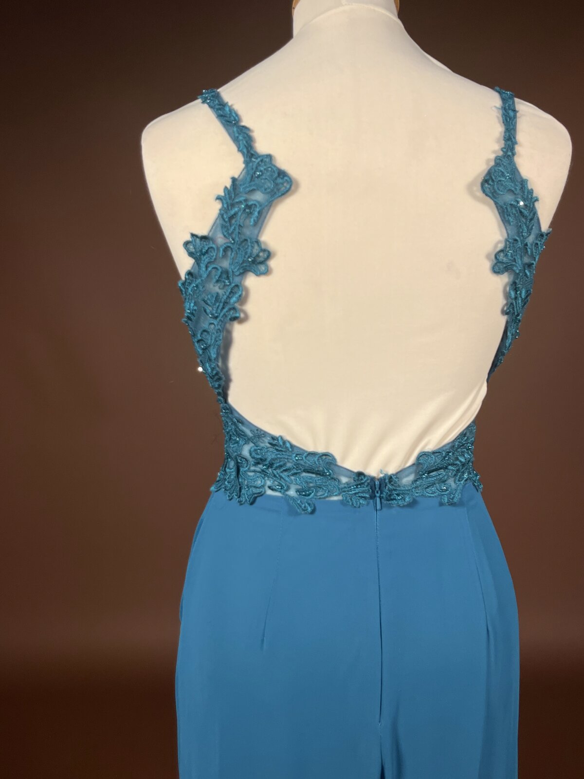059 Petrolblauwe Jumpsuit met Kralen Kant – Belle Nuit