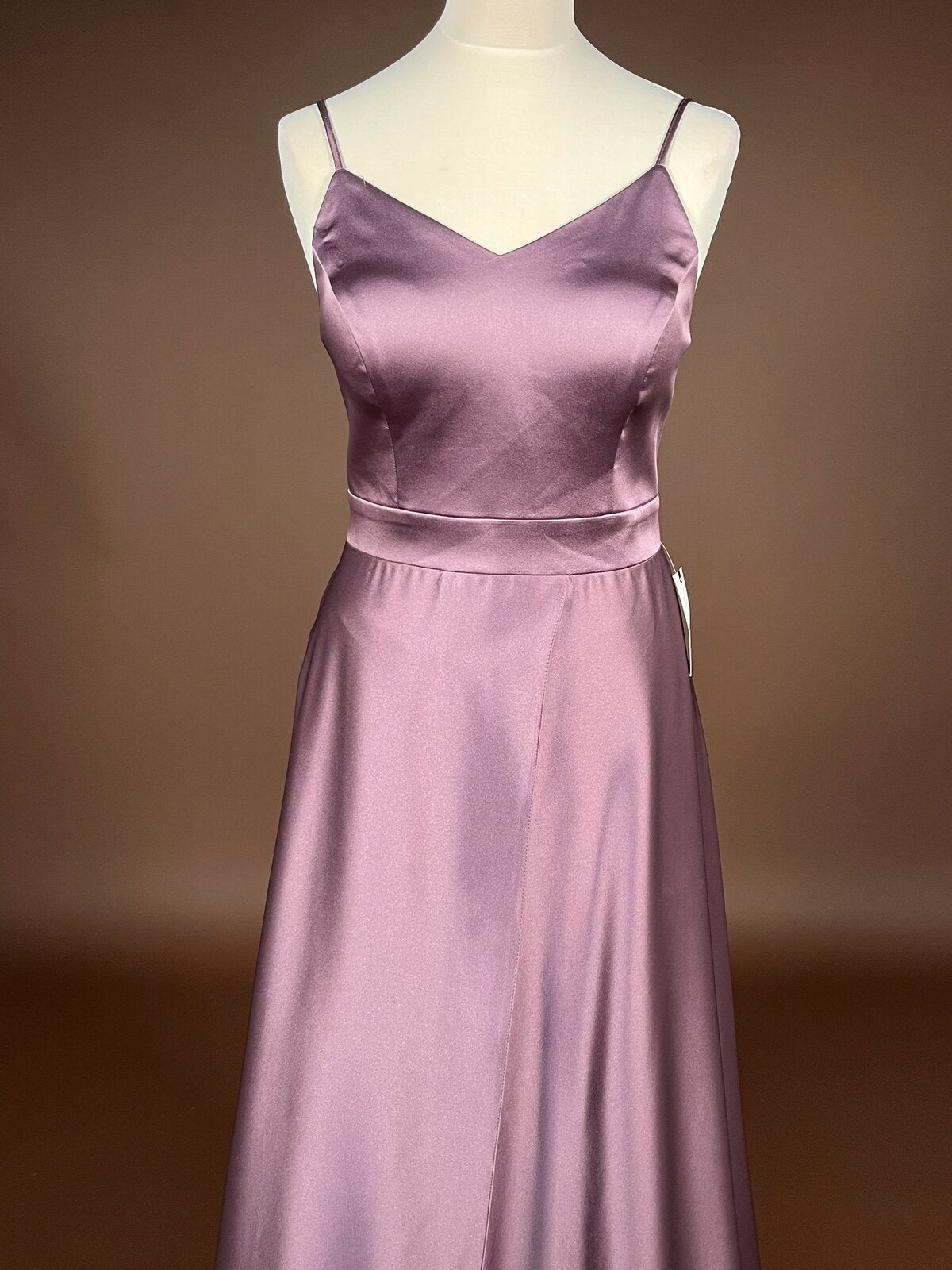 061 Mauve Satijnen Galajurk met Veterrug – Hvit Vera