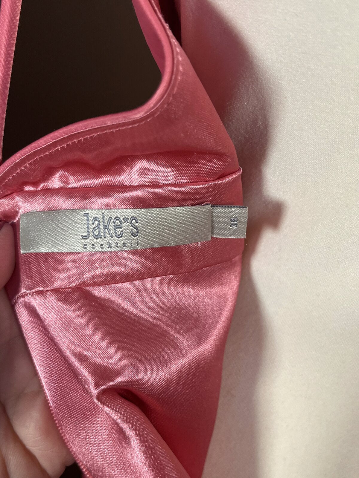 063 Koraalroze Satijnen Jurk met Hoog-Laag Zoom – Jake's Cocktail