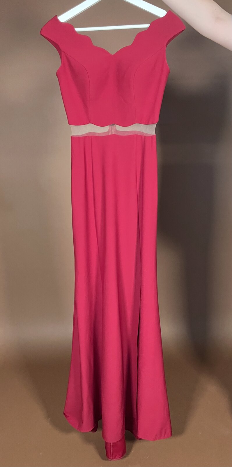 065 Framboosrode Jurk met Gegolfde Off-Shoulder Hals – Altanight
