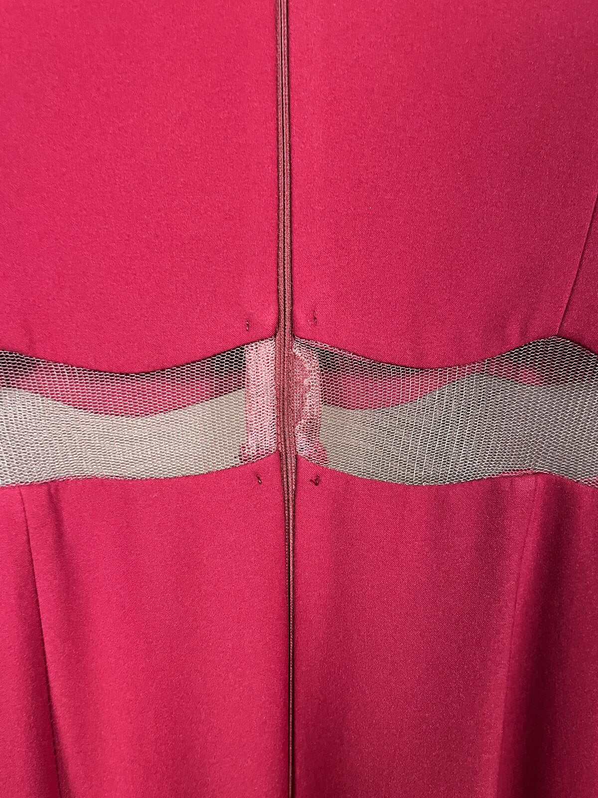 065 Framboosrode Jurk met Gegolfde Off-Shoulder Hals – Altanight