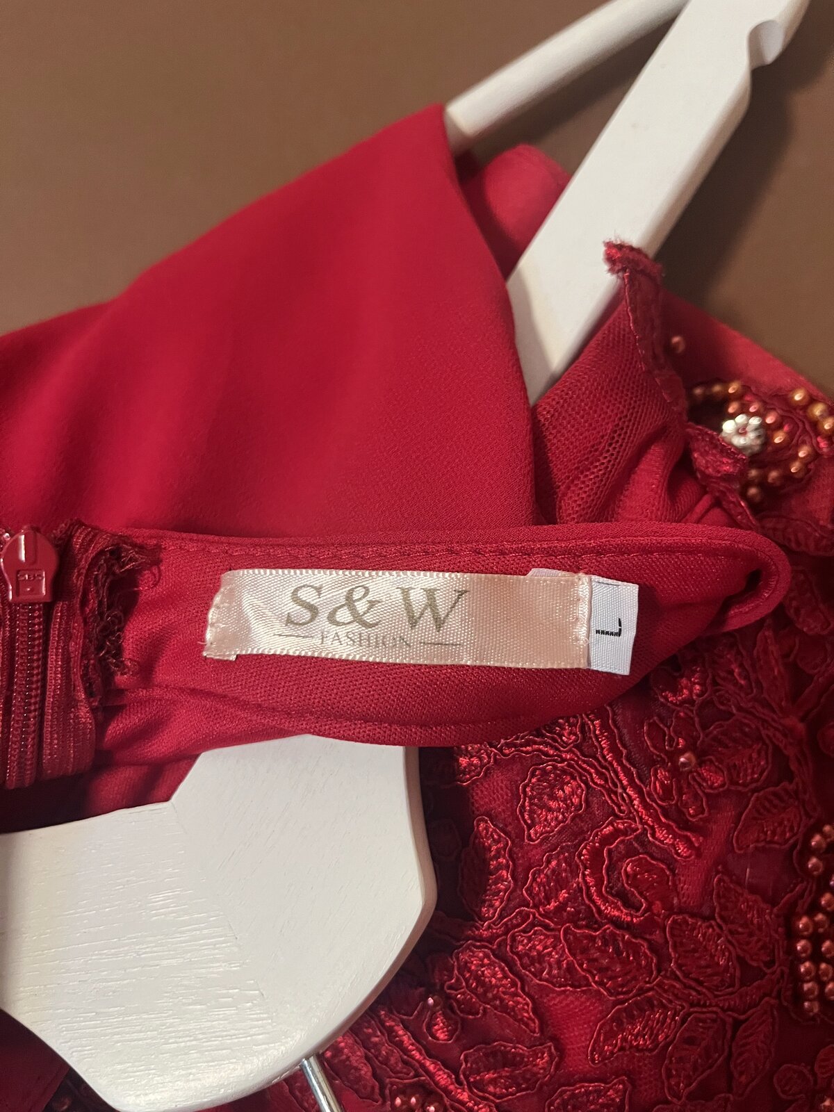 001 Rode Avondjurk met Kralen en Kant – S&W Fashion