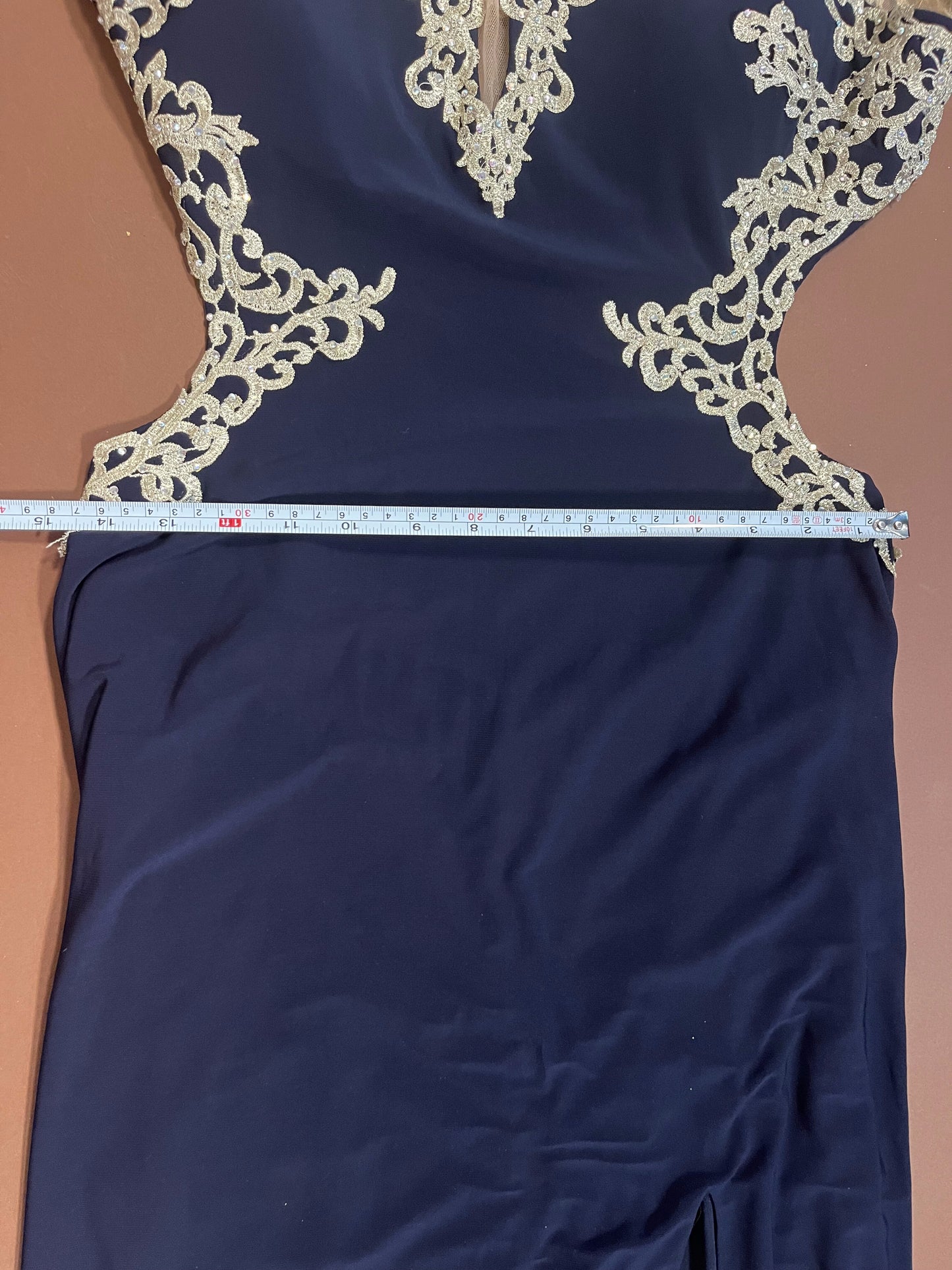 012 Marineblauwe Galajurk met Gouden Kant en Split – Jump Apparel