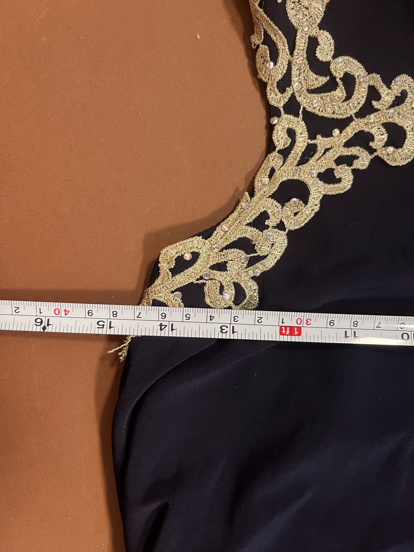 012 Marineblauwe Galajurk met Gouden Kant en Split – Jump Apparel