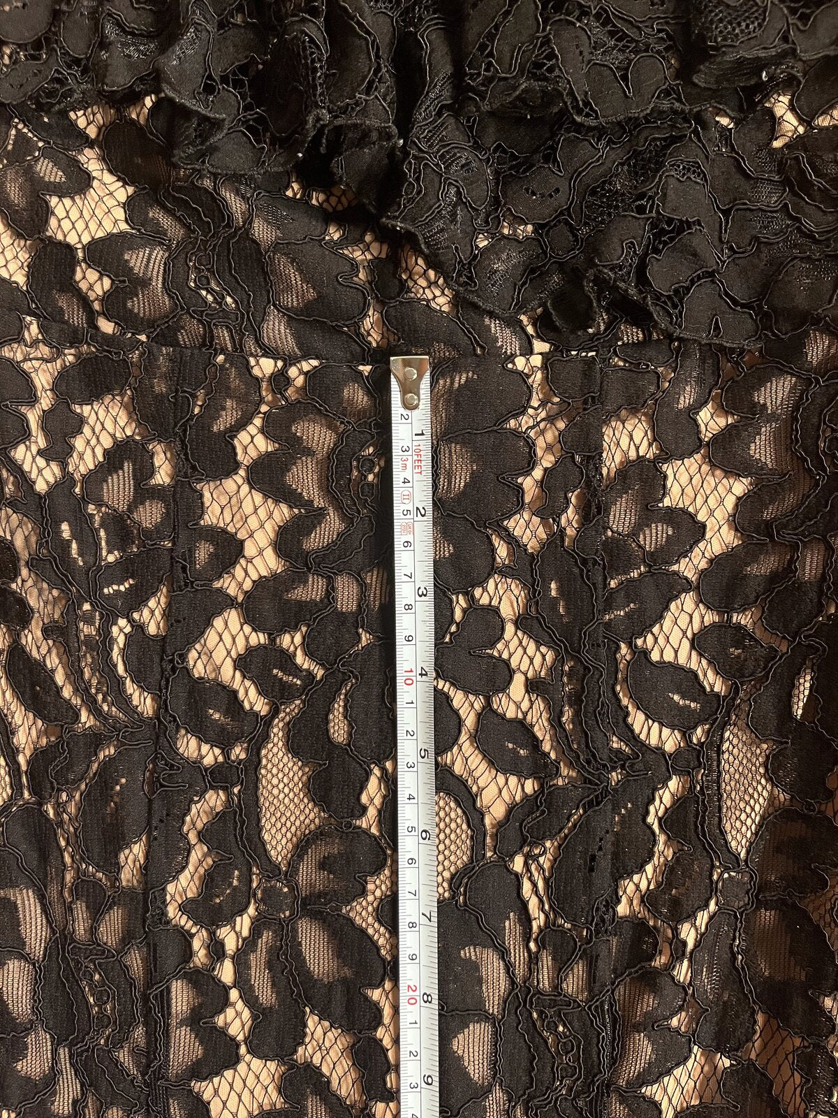 058 Zwarte Kanten Galajurk met Off-Shoulder Mouwtjes – Goddiva London