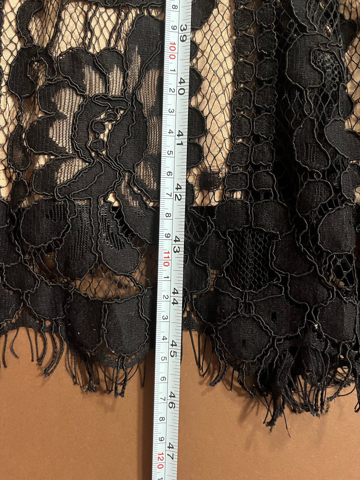 058 Zwarte Kanten Galajurk met Off-Shoulder Mouwtjes – Goddiva London