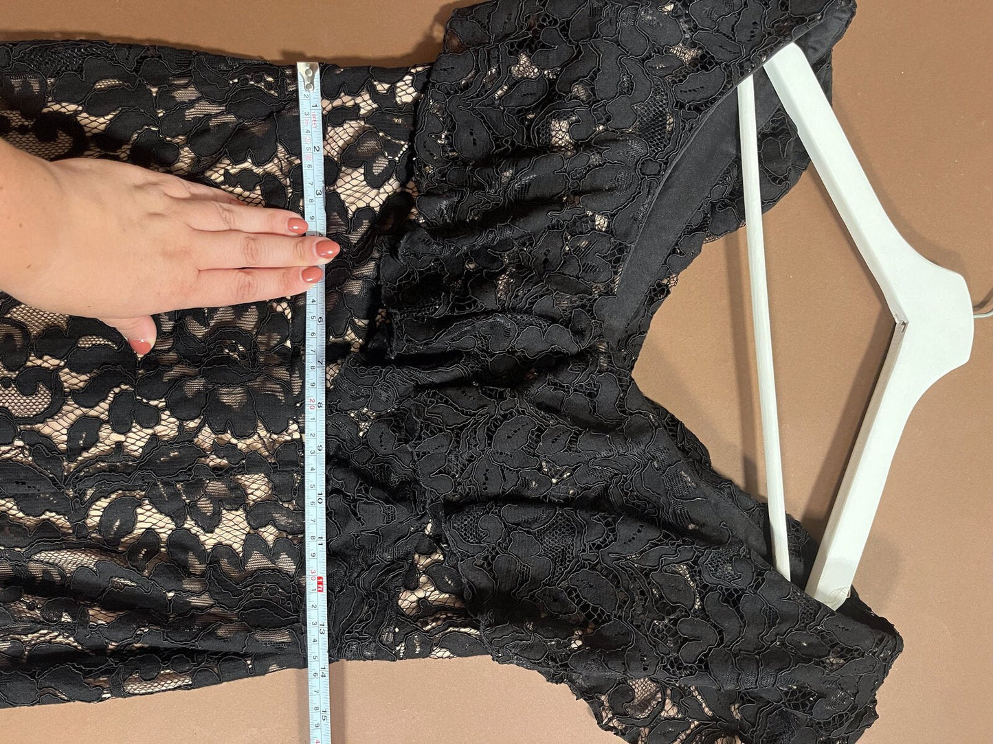 058 Zwarte Kanten Galajurk met Off-Shoulder Mouwtjes – Goddiva London