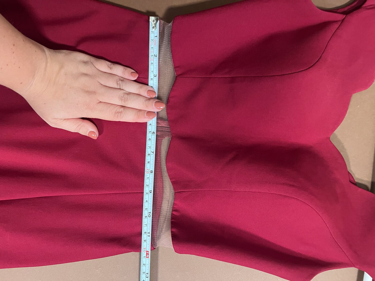 065 Framboosrode Jurk met Gegolfde Off-Shoulder Hals – Altanight