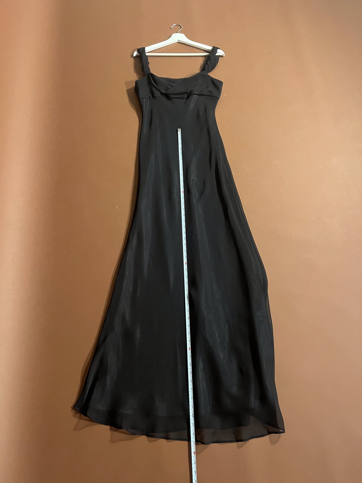 006 Zwarte Satijnen Avondjurk met Drapering – ONLY