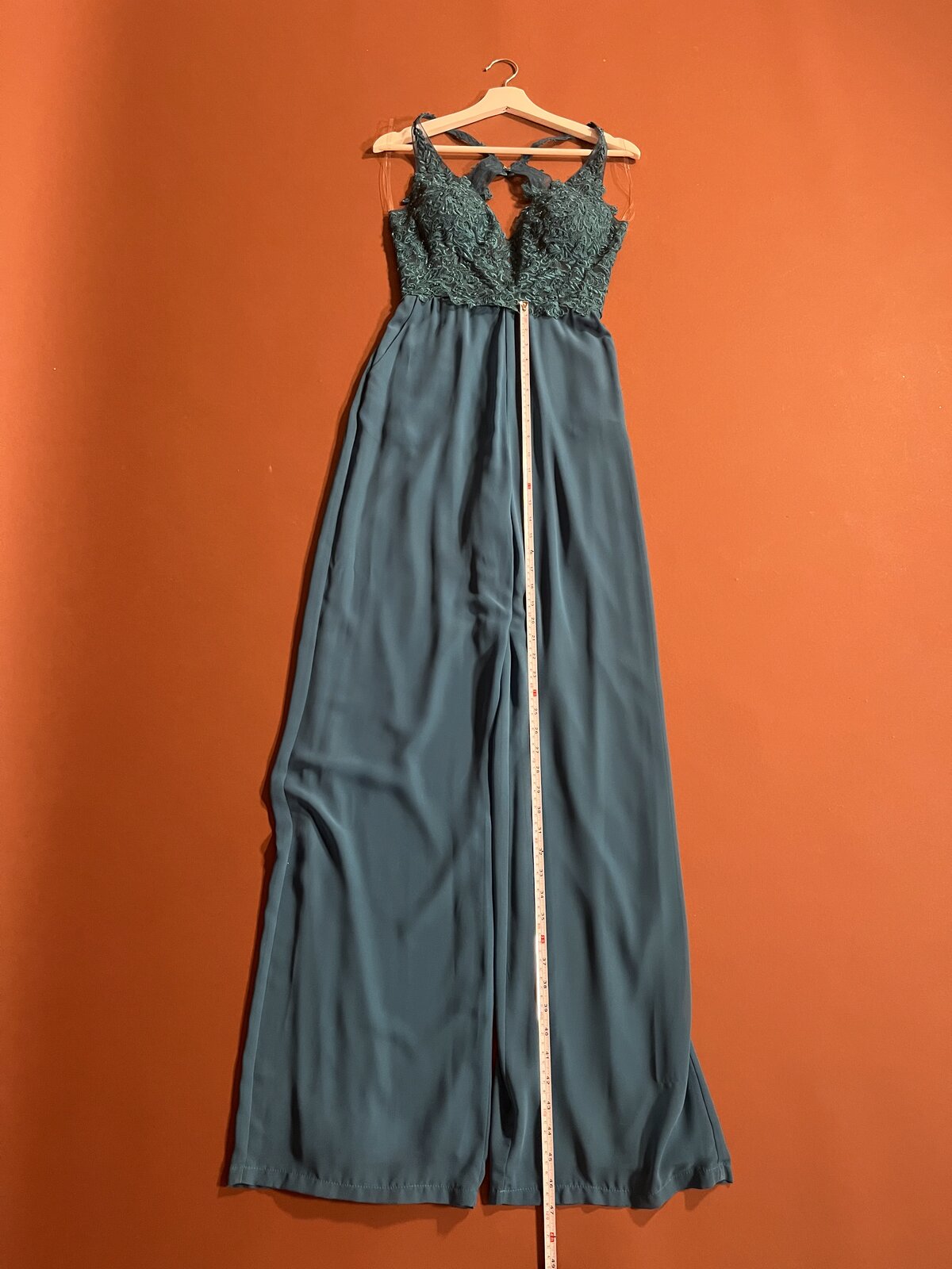 059 Petrolblauwe Jumpsuit met Kralen Kant – Belle Nuit