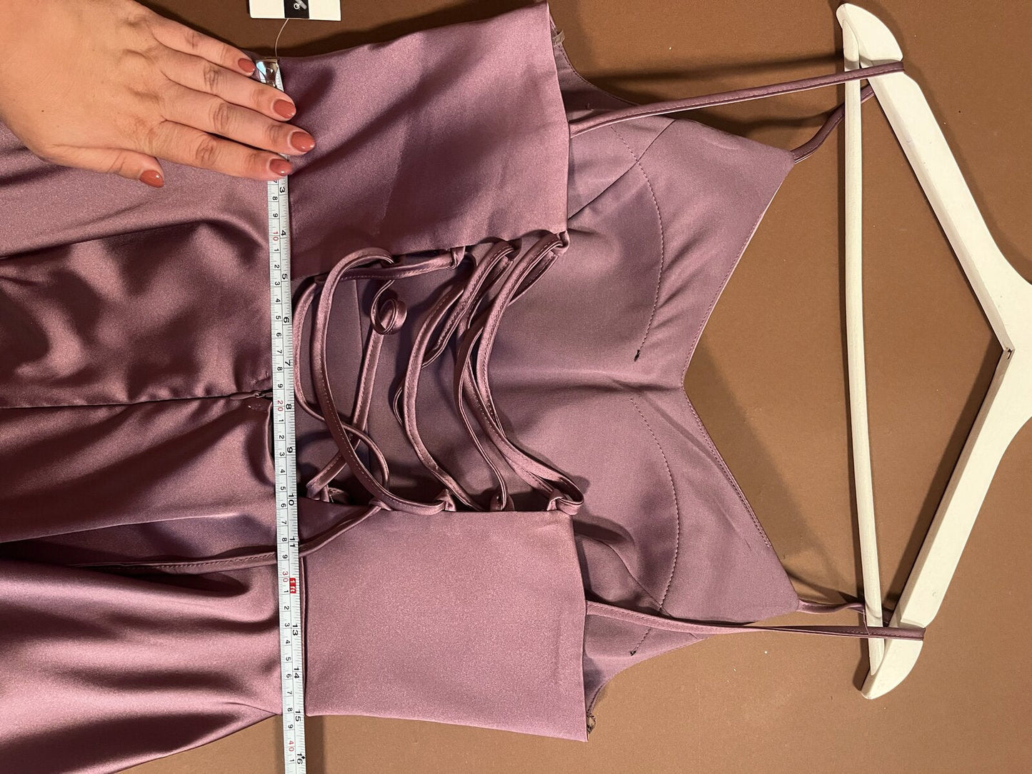 061 Mauve Satijnen Galajurk met Veterrug – Hvit Vera