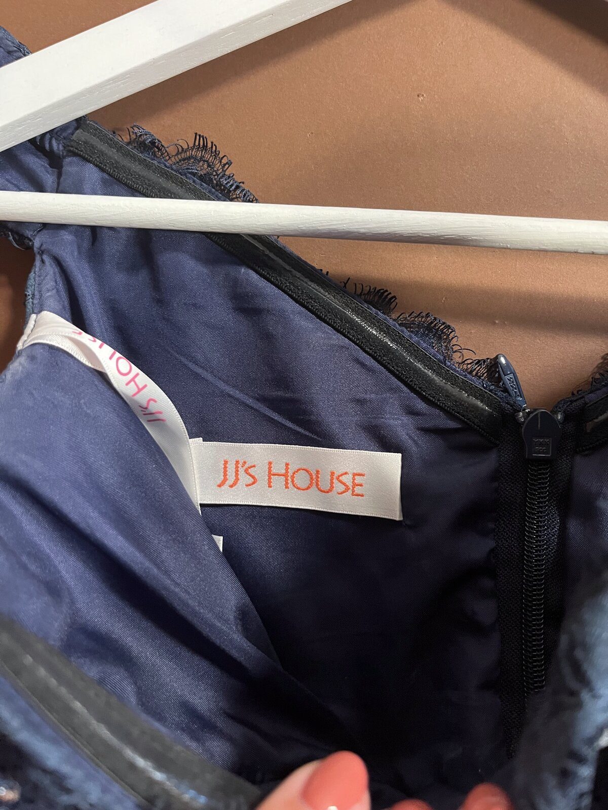 047 Donkerblauwe Cocktailjurk met Kanten Schouders – JJ's House