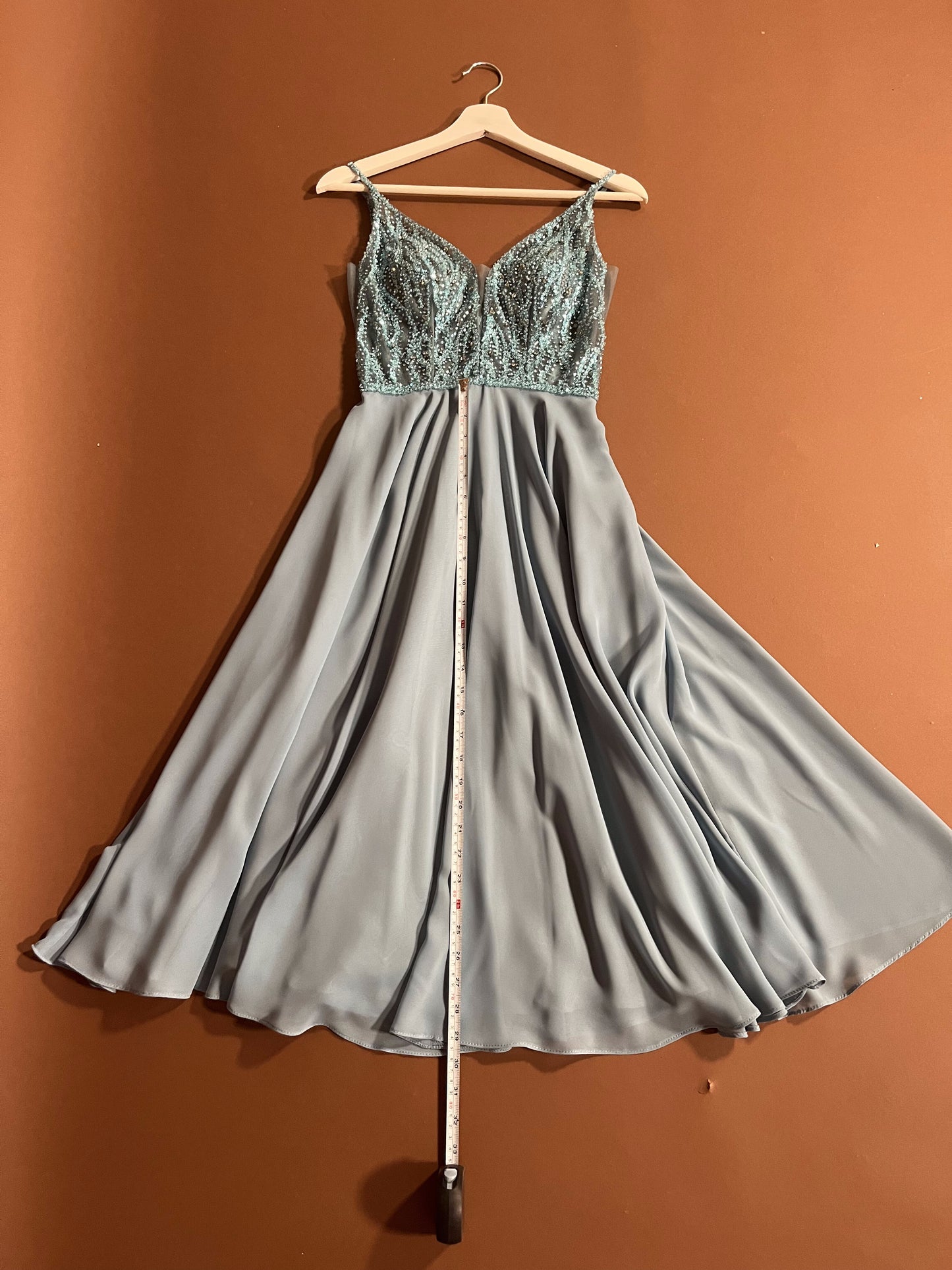 015 Hemelsblauwe Gala-jurk met Kraalwerk – Swing