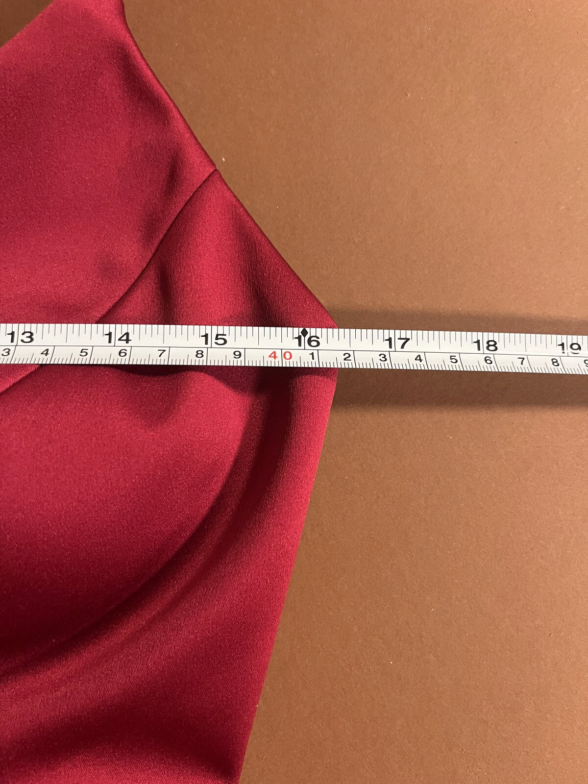 062 Bessenrode Satijnen Jurk met Asymmetrische Zoom – Jake's Cocktail